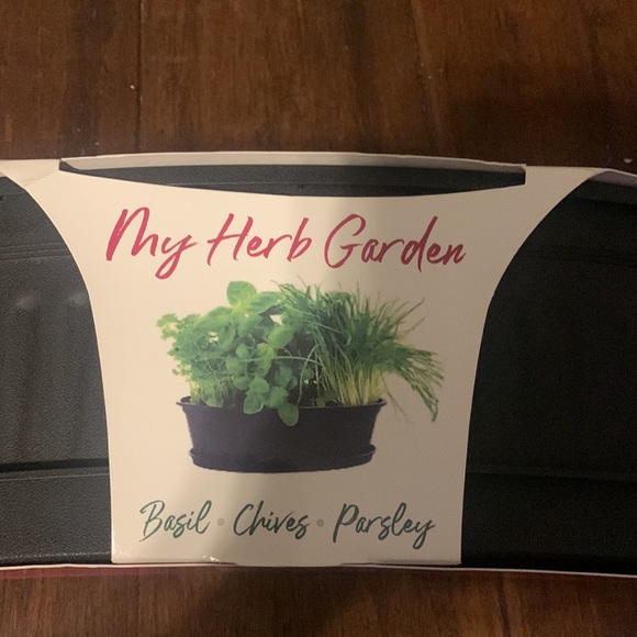 Herb seed garden kit NWT - Picture 2 of 4